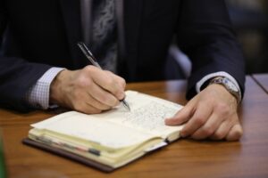 Неофициально работающих волгоградцев будут вовлекать в легальный сектор