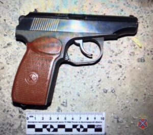 В Волгограде полицейские задержали хулигана с пистолетом