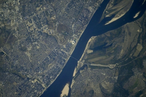 Космонавт Иван Вагнер показал Волгоград в День Победы